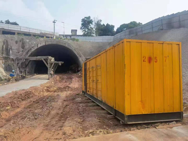 广陵发电机出租自启装置的工作原理是什么？